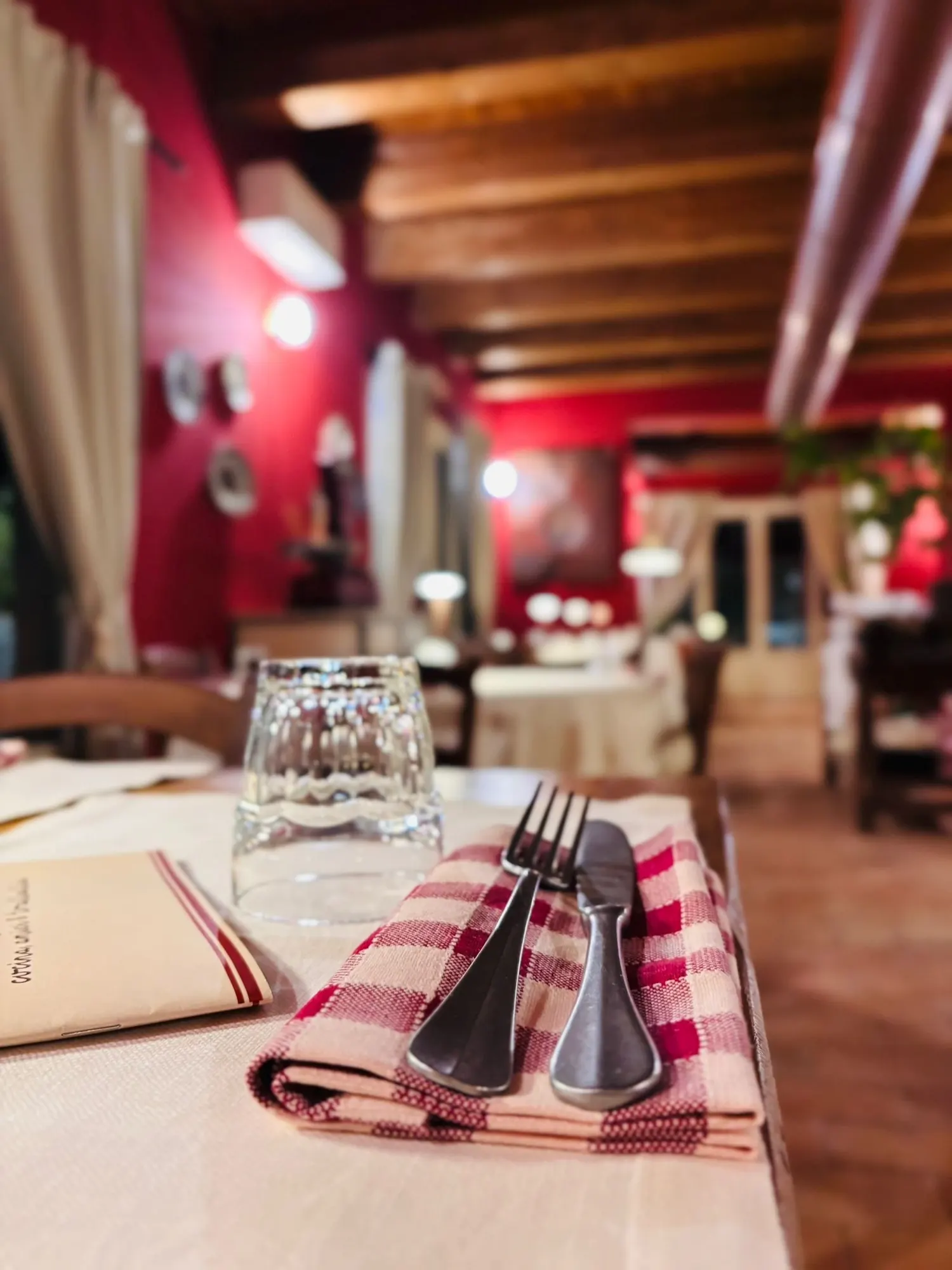 Dettaglio di tavola apparecchiata da Nonna Peppìna Ravenna